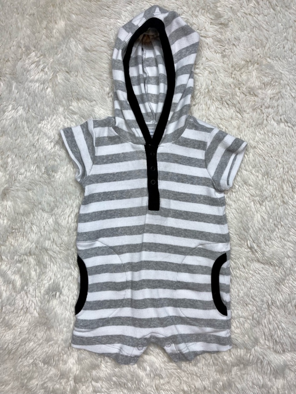 Nordstrom Baby Newborn Unisex Striped Hooded One Piece Romper in Grey and White